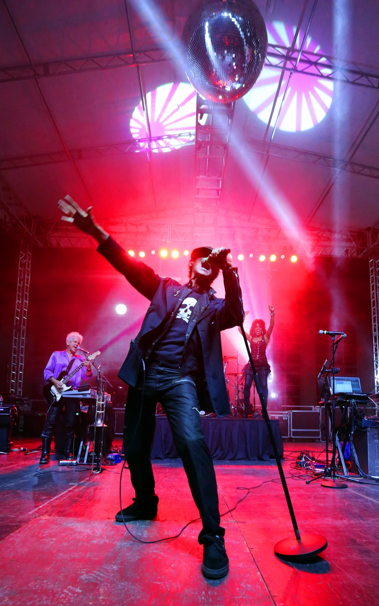 Live InConcert The Zippers Band · Official site.