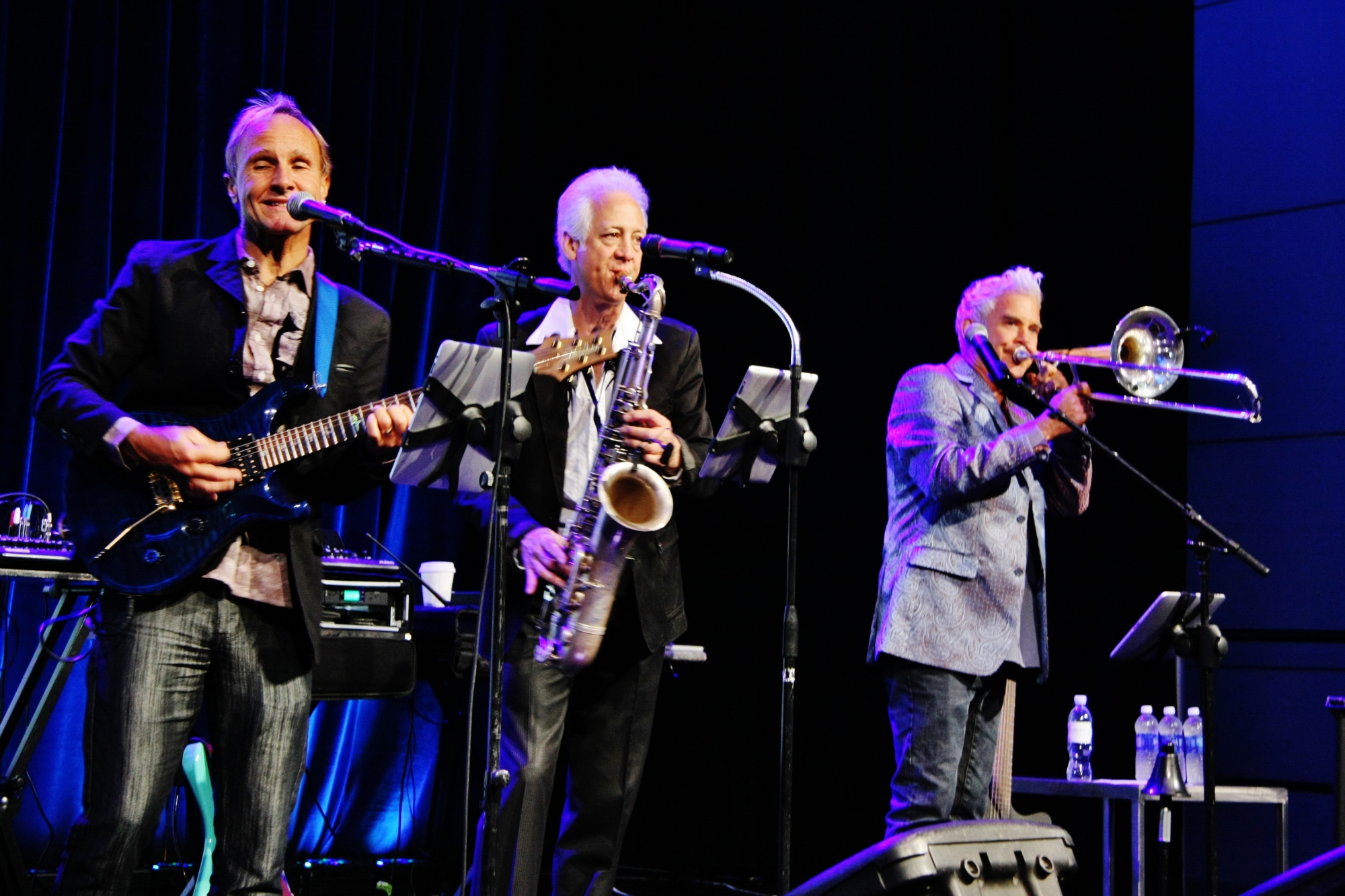 Live InConcert The Zippers Band · Official site.